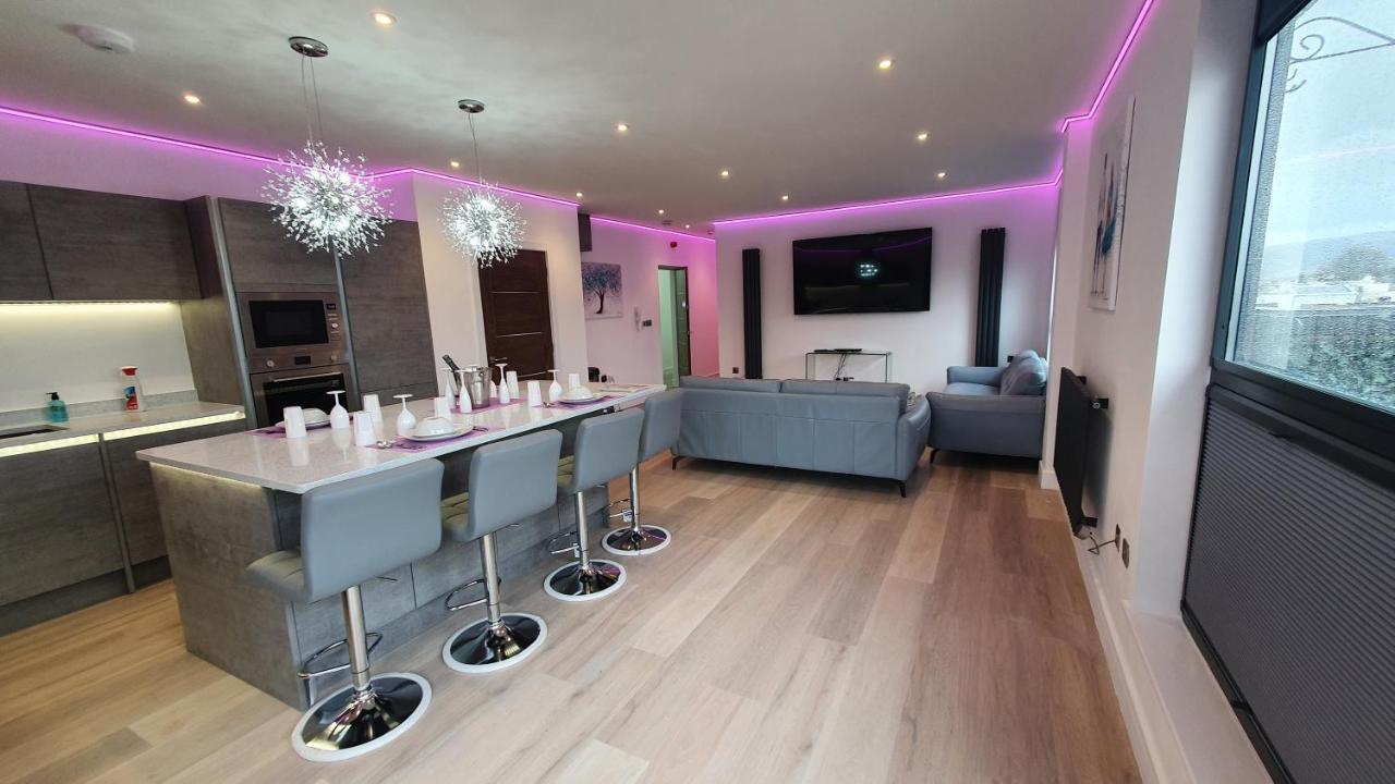 Central Penthouse With Hot Tub & Views 24 Cheltenham Exterior foto